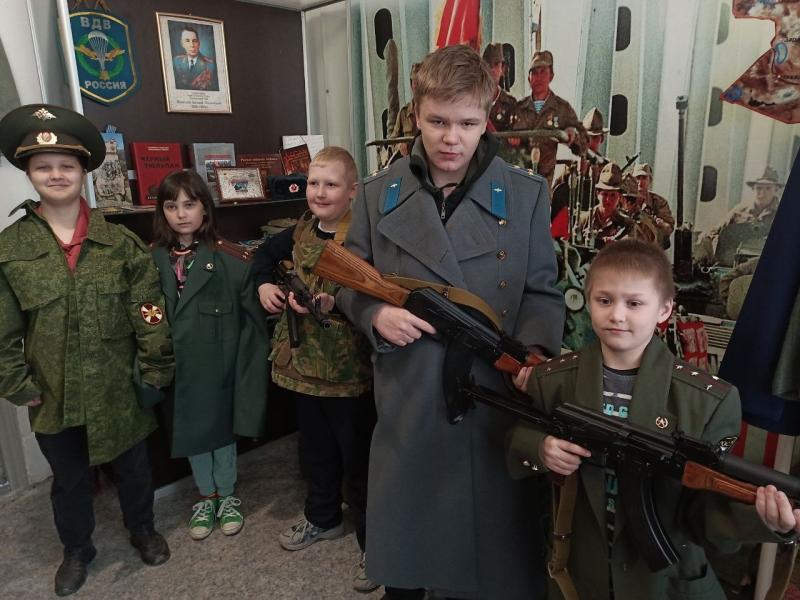 Сегодня наши воспитанники посетили Городской военно-патриотический центр "Звезда".