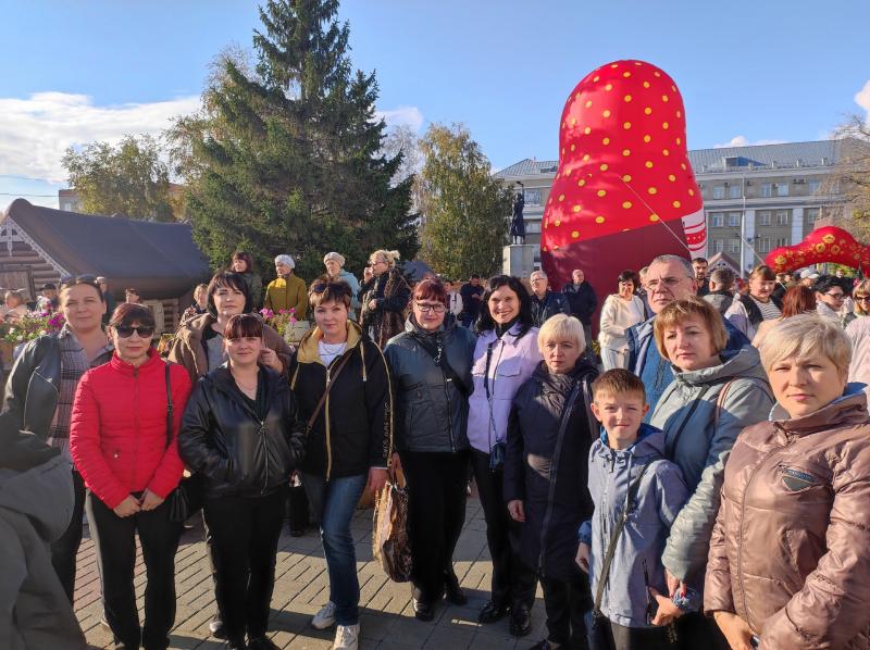 Сотрудники центра сегодня посетили ярмарку и концерт "Одна страна, одна семья, одна Россия!“