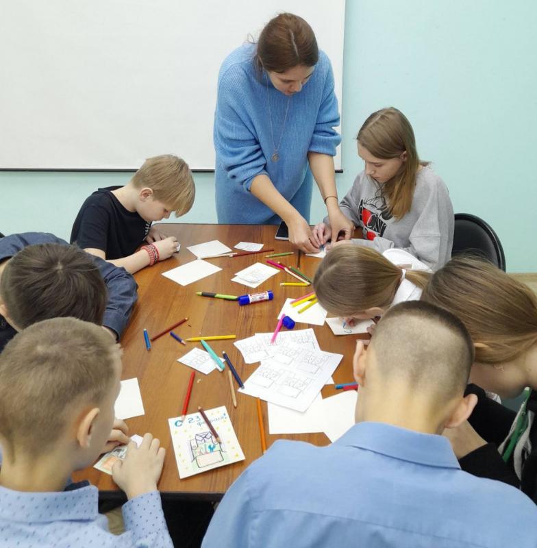 Урок мужества в художественной литературе и кино провела для наших воспитанников сотрудник библиотеки имени Потанина.