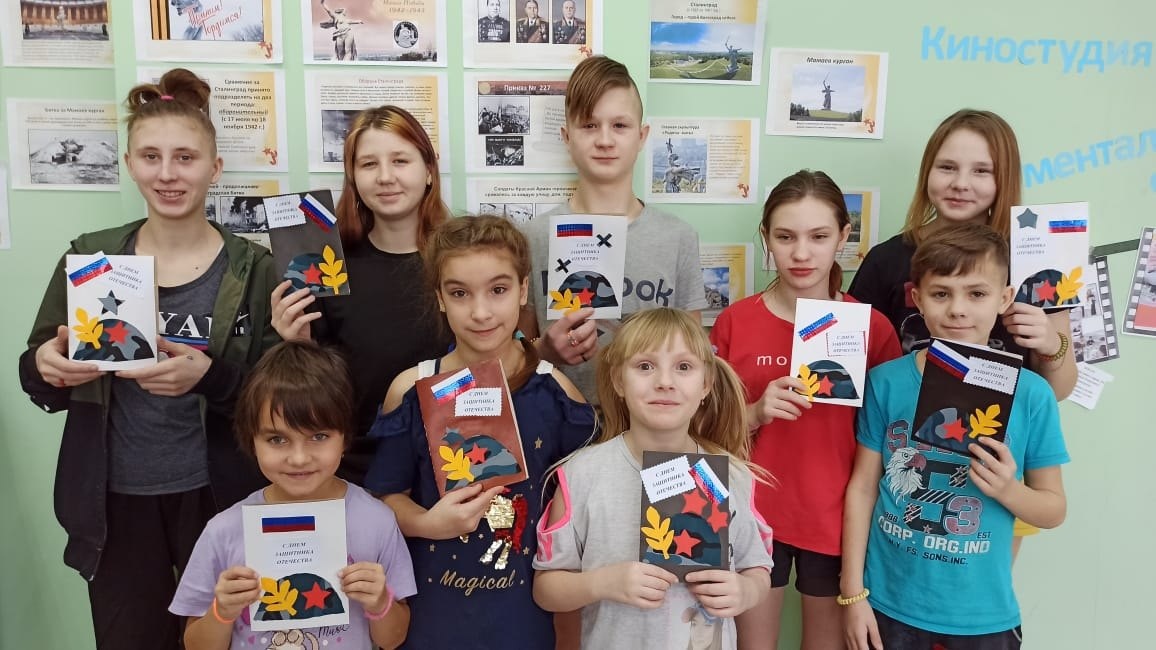 В рамках всероссийской акции "Защитники Отечества" Юлия Евгеньевна, сотрудник библиотеки им. Некрасова, провела для наших ребят мастер-класс «Поздравительная открытка для участников СВО «Нашим защитникам». В рамках всероссийской акции "Защитники Отечества" Юлия Евгеньевна, сотрудник библиотеки им. Некрасова, провела для наших ребят мастер-класс «Поздравительная открытка для участников СВО «Нашим защитникам».