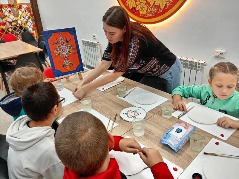 Мы посетили Музей города Кургана, где прошел мастер-класс "Знакомство с Урало-сибирской росписью".  Мы посетили Музей города Кургана, где прошел мастер-класс "Знакомство с Урало-сибирской росписью".