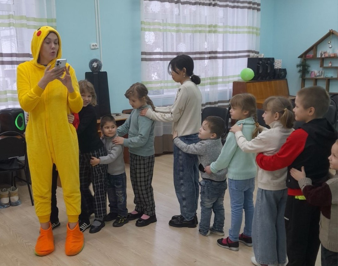 В гостях ﻿у ﻿нас была развлекательная ﻿игровая ﻿комната "Клумба" ﻿и веселый ﻿Пикачу!