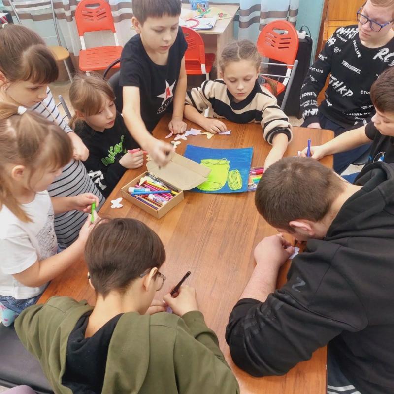 У нас в гостях была Наталья Александровна, сотрудник библиотеки им. В.Ф. Потанина, с литературно-развлекательной программой «Проводы русской зимы».