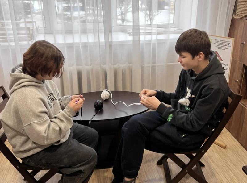 В Семейной мастерской "КоверОk" прошло занятие по модулю "Коврики из бросового материала".