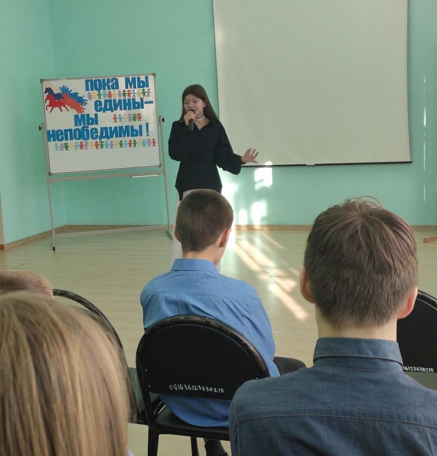 Зауральская земля богата талантами. Курган подарил эстраде Максима Фадеева, Юлию Савичеву, Елену Темникову... Зауральская земля богата талантами. Курган подарил эстраде Максима Фадеева, Юлию Савичеву, Елену Темникову...
