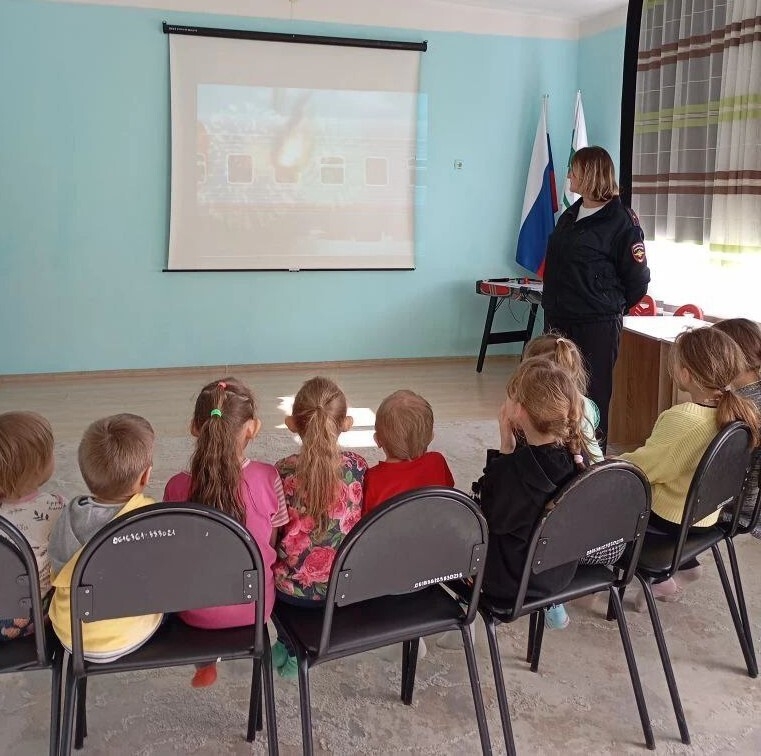 В рамках профилактической работы майор полиции Светлана Александровна Сергеева, возглавляющая отделение по делам несовершеннолетних Курганского линейного отдела МВД России на транспорте, провела мероприятие для наших малышей.