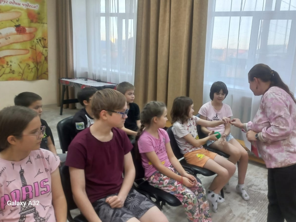 К нам в гости приходила Валентина Викторовна, сотрудник библиотеки им. С.Я. Маршака с программой по финансовой грамотности. К нам в гости приходила Валентина Викторовна, сотрудник библиотеки им. С.Я. Маршака с программой по финансовой грамотности.