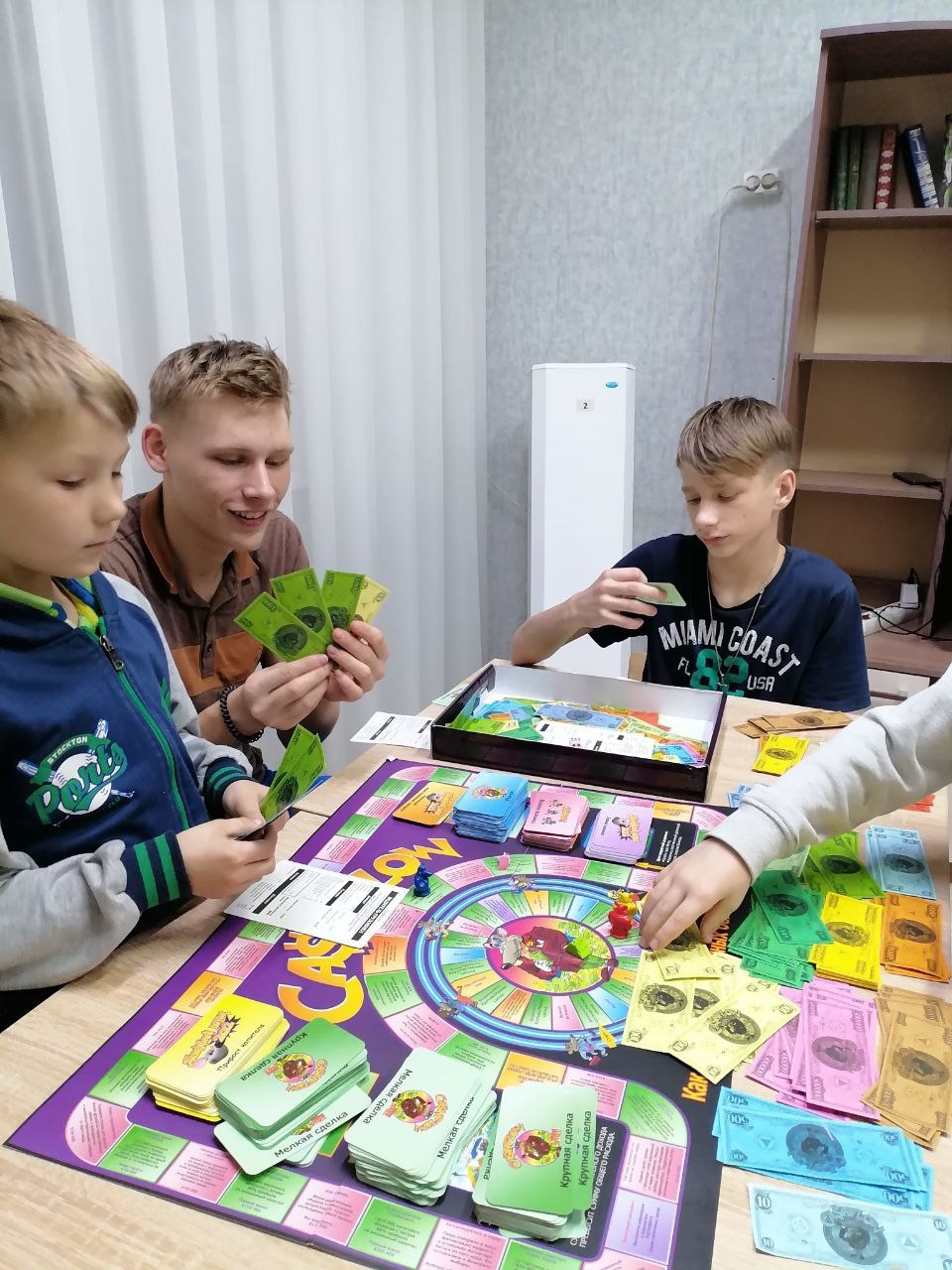 В рамках программы Школа жизненного успеха "Мечтай! Планируй! Действуй!" прошла игра "Денежный поток". В рамках программы Школа жизненного успеха "Мечтай! Планируй! Действуй!" прошла игра "Денежный поток".