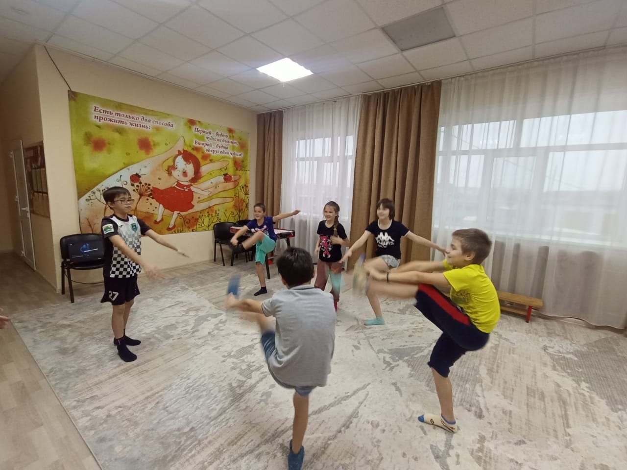 Наш частый гость, сотрудник библиотеки имени Потанина, провела час профилактики "Наркотик - оружие самоистребления", направленный на предотвращение употребления наркотических и психотропных веществ.