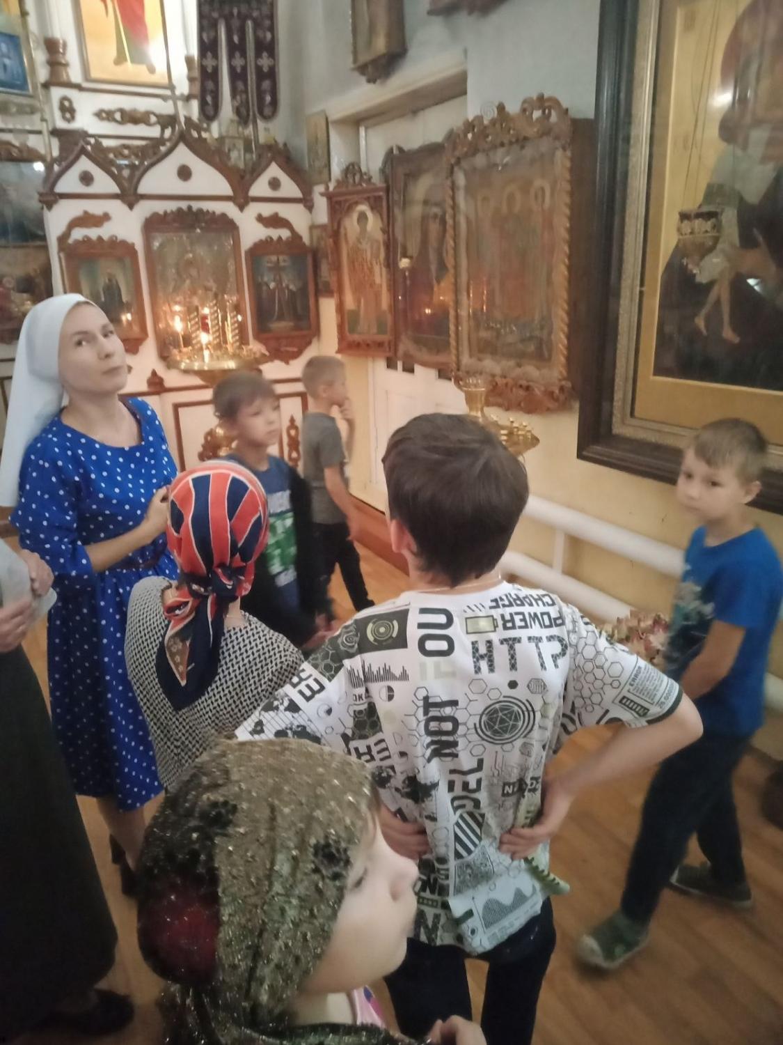 К нам в гости часто приходят сестры милосердия. А сегодня, наоборот, мы побывали у них в гостях. К нам в гости часто приходят сестры милосердия. А сегодня, наоборот, мы побывали у них в гостях.