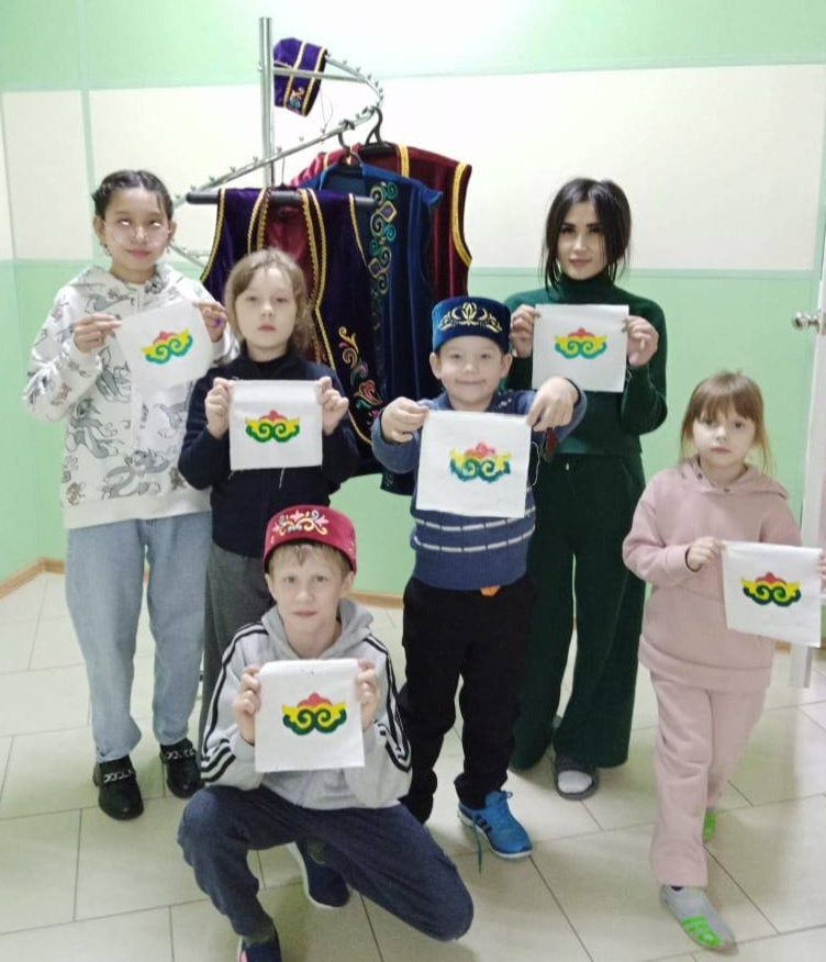 Мы ﻿вновь ﻿окунулись ﻿в ﻿мир татарской культуры благодаря замечательному ﻿мастер-классу ﻿в Центре ﻿татарской ﻿культуры.