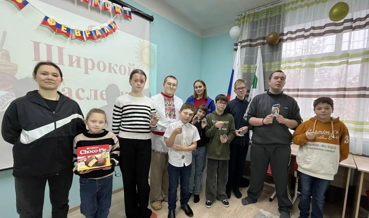 У нас в гостях был Глеб из Курганского союза краеведов, а также представители лагеря «Лазурный» — Лиза и Карина. У нас в гостях был Глеб из Курганского союза краеведов, а также представители лагеря «Лазурный» — Лиза и Карина.