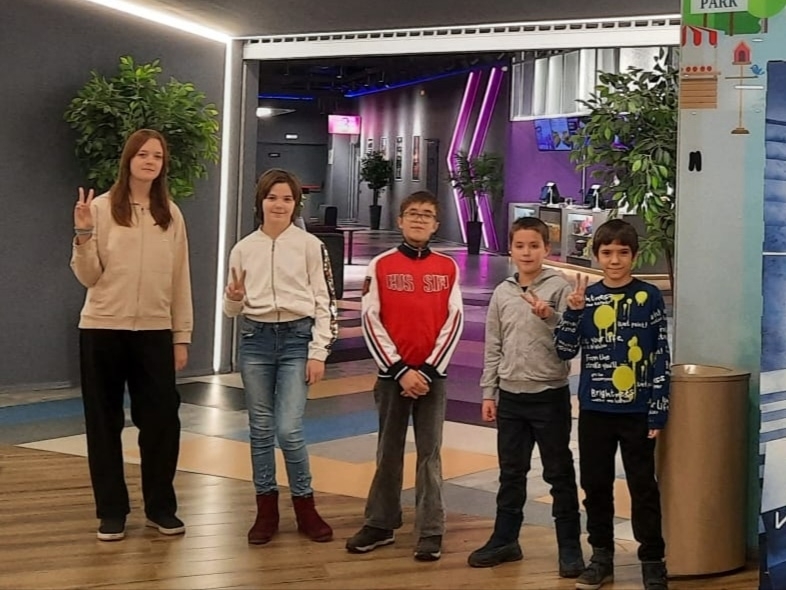 Наши ребята посетили кинокомплекс Ultra Cinema и с огромным удовольствием посмотрели мультфильм "Кролецып и Сурок Времени".