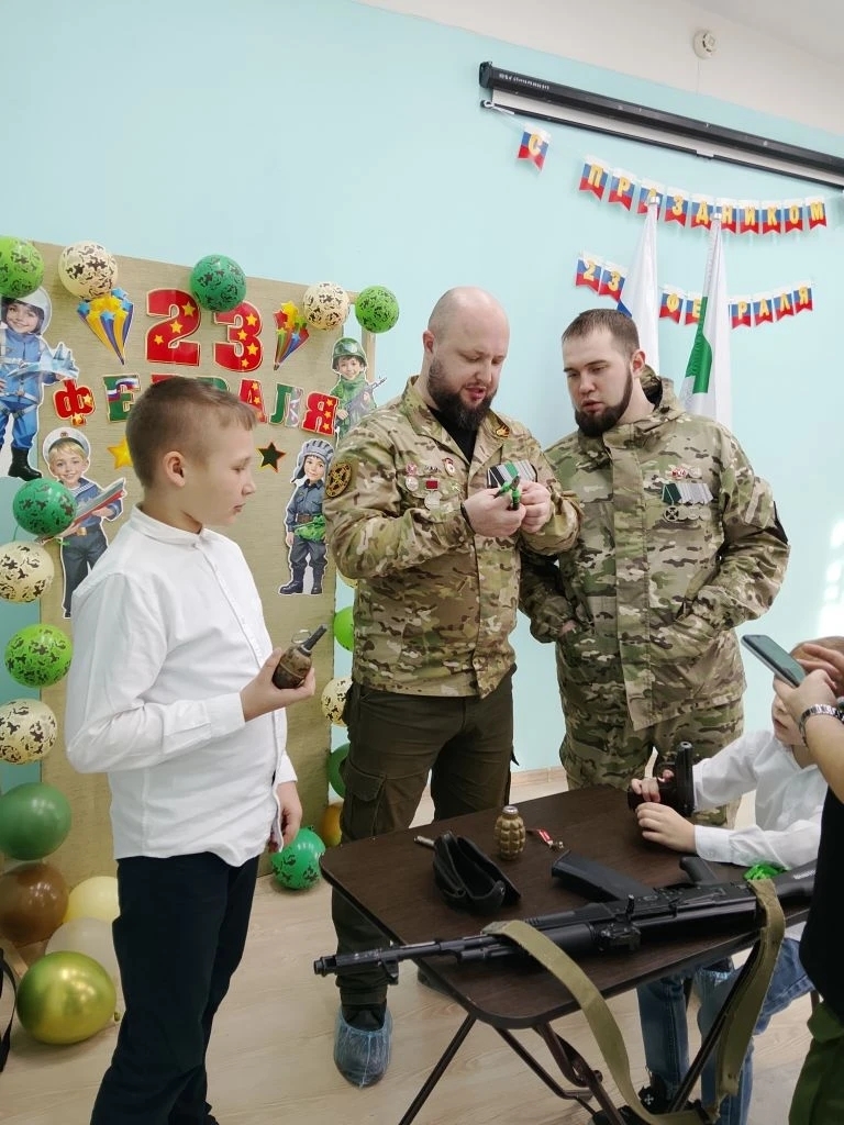 В центре прошла яркая конкурсно-игровая программа «Солдатская выправка», посвящённая Дню Защитника Отечества!