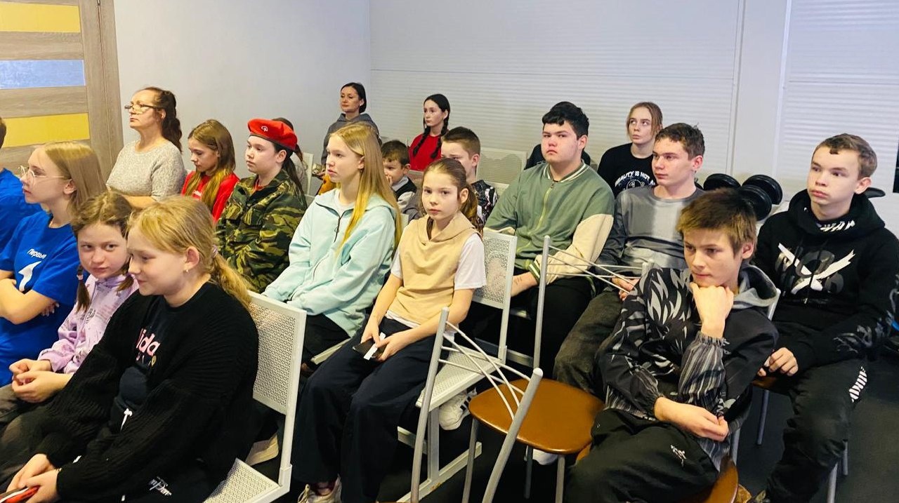 В рамках месячника военно - патриотического воспитания ребята Мишкинского филиала приняли участие в мероприятии "Классная встреча с участниками боевых действий в Афганистане", посвящённом 35 - летию вывода советских войск.