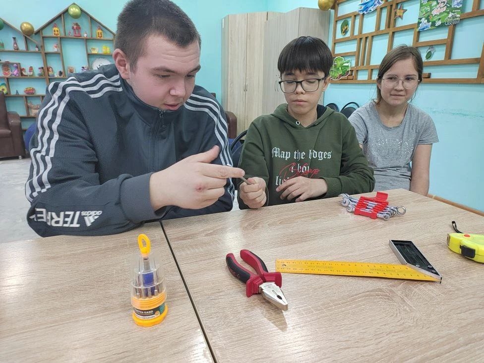 В рамках программы САП, модуль "Воспитание жизненных умений и навыков", мы провели совет с ребятами, посвящённый основным жизненным навыкам при получении собственного жилья.