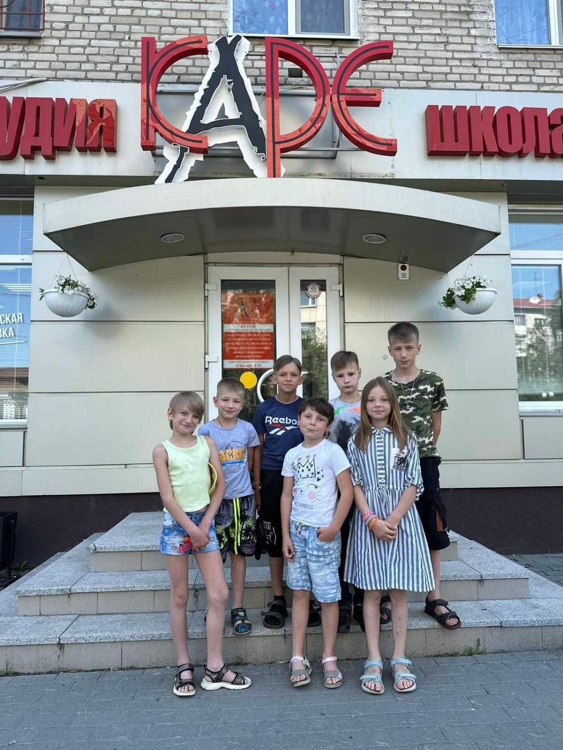 Лето еще все впереди, ребятам хочется выглядеть отлично, поэтому мы в рамках XIII Всероссийской акции «Добровольцы - детям», сегодня почти всей семьей совершили поход в парикмахерскую! Лето еще все впереди, ребятам хочется выглядеть отлично, поэтому мы в рамках XIII Всероссийской акции «Добровольцы - детям», сегодня почти всей семьей совершили поход в парикмахерскую!