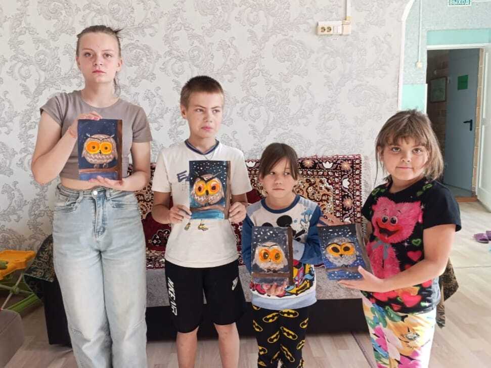 Правополушарное рисование — это увлекательная техника, которая позволяет раскрыть творческий потенциал детей, задействуя их интуитивное мышление и креативность.