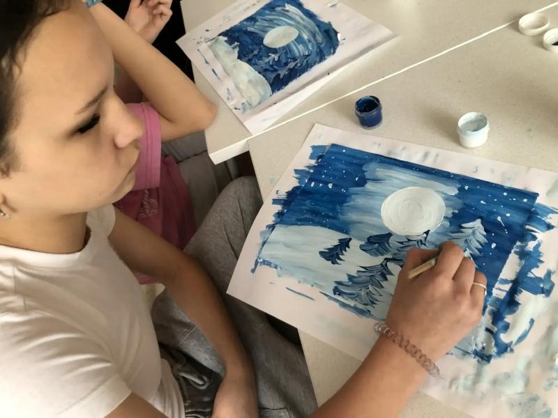 В рамках кружка «Творческий MIX» провели правополушарное рисование на тему «Первый снег»