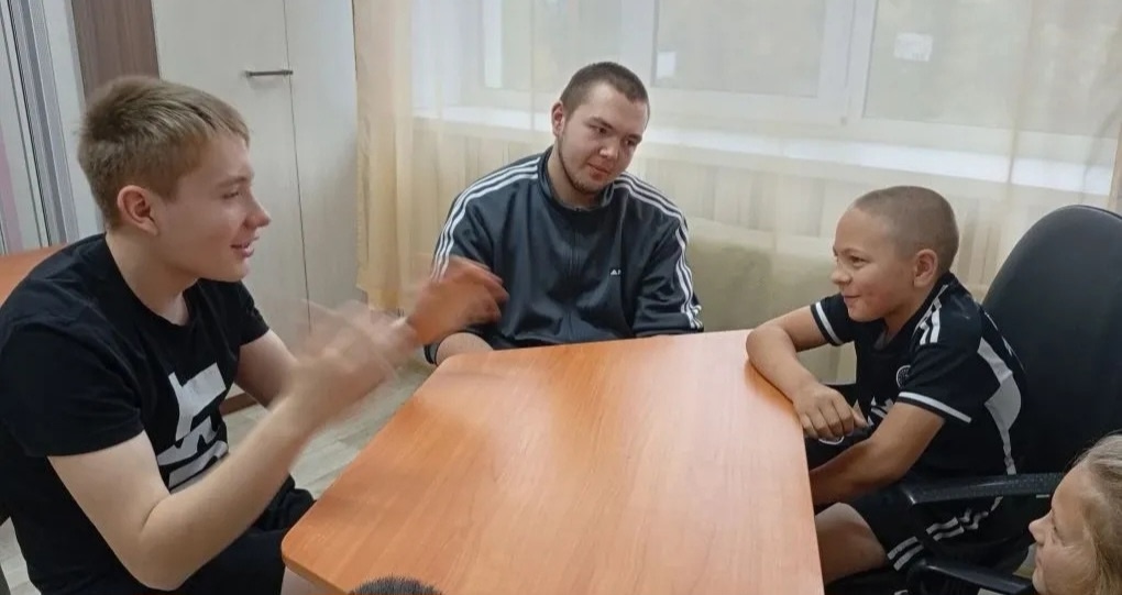 В рамках воспитательского часа состоялась оживленная дискуссия на тему "Твои друзья, твоя уличная компания. Как попадают в преступную группу? "