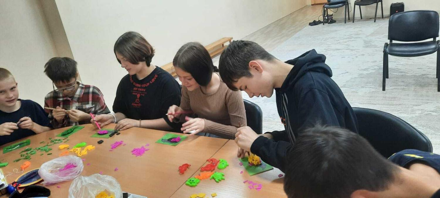 Для наших воспитанников прошла яркая и увлекательная детская игровая программа "В поисках хорошего настроения!", наполненная интересными конкурсами, творческими заданиями и веселыми играми. Для наших воспитанников прошла яркая и увлекательная детская игровая программа "В поисках хорошего настроения!", наполненная интересными конкурсами, творческими заданиями и веселыми играми.