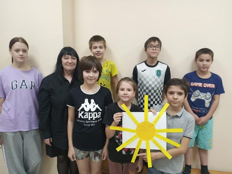 Наш частый гость, сотрудник библиотеки имени Потанина, провела час профилактики "Наркотик - оружие самоистребления", направленный на предотвращение употребления наркотических и психотропных веществ.