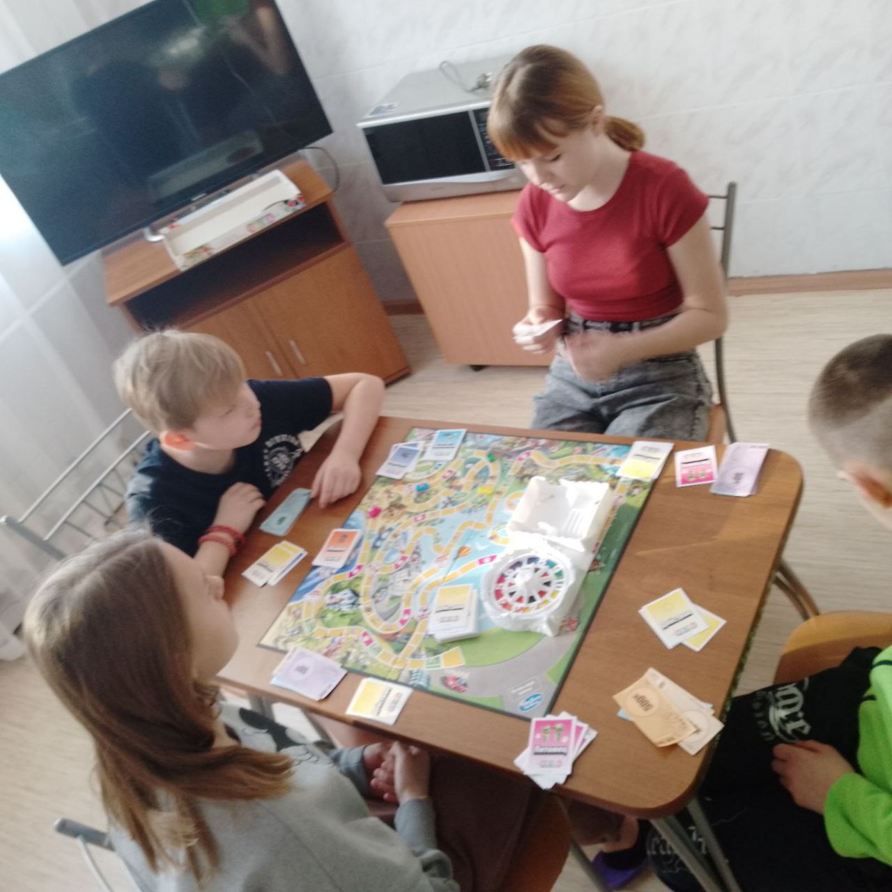 Полюбившаяся всем настолка "Игра в жизнь".