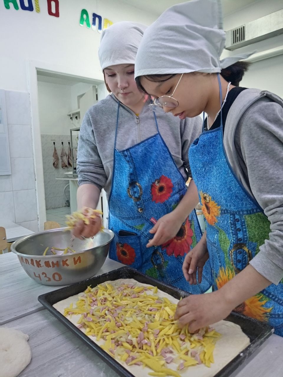 В ﻿рамках реализации модуля ﻿"Семья" в нашем ﻿центре прошло веселое мероприятие ﻿- приготовление пирога ﻿с картошкой и сосисками!