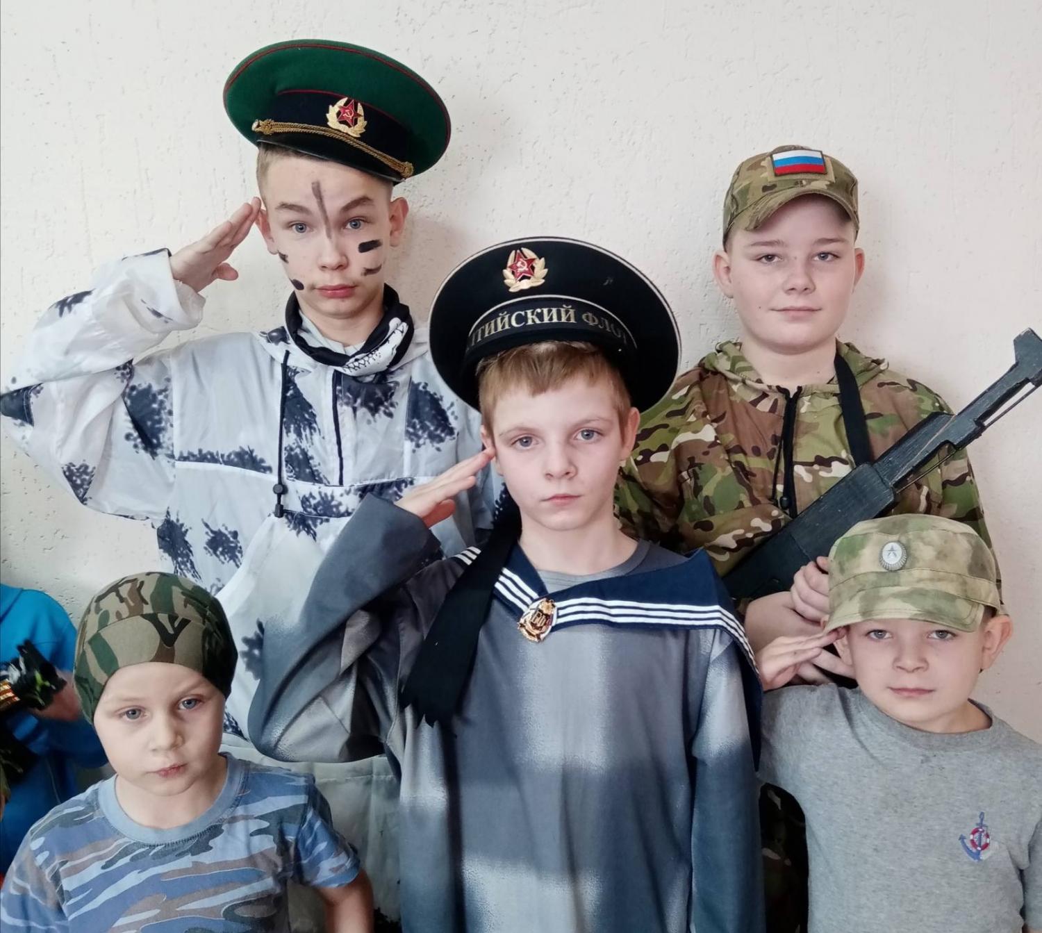 Ежегодно мы отмечаем праздник – день защитника отечества. Ежегодно мы отмечаем праздник – день защитника отечества.