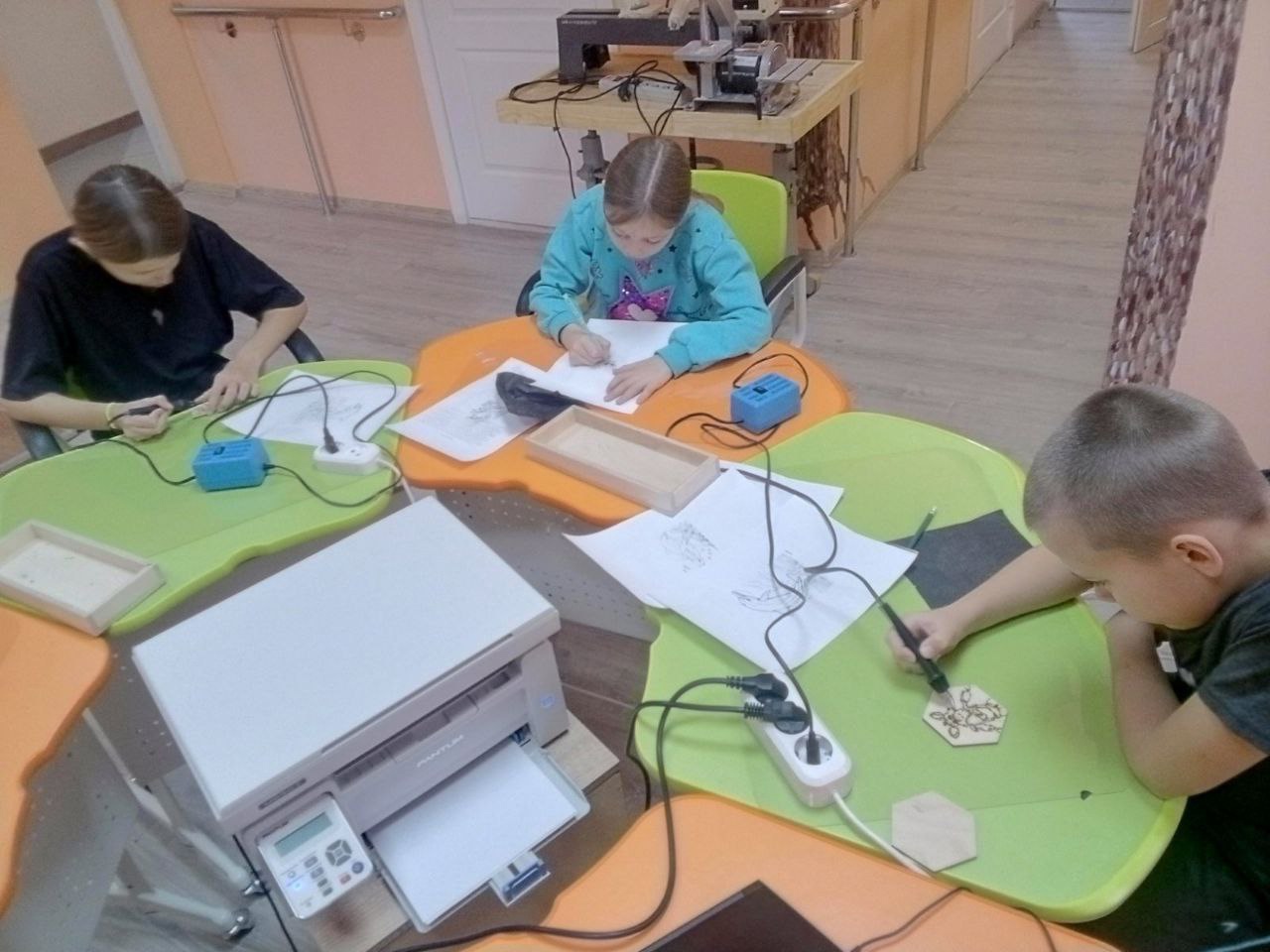 #Мастерская_возможностей_VстречаSсобой вновь приняла ребят на уроки выжигания!