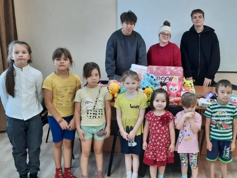 Студенты второго курса Курганского государственного университета (КГУ) факультета "Организация работы с молодежью" смогли сделать обычный для наших воспитанников день особенным и незабываемым, подарив много радости и улыбок.