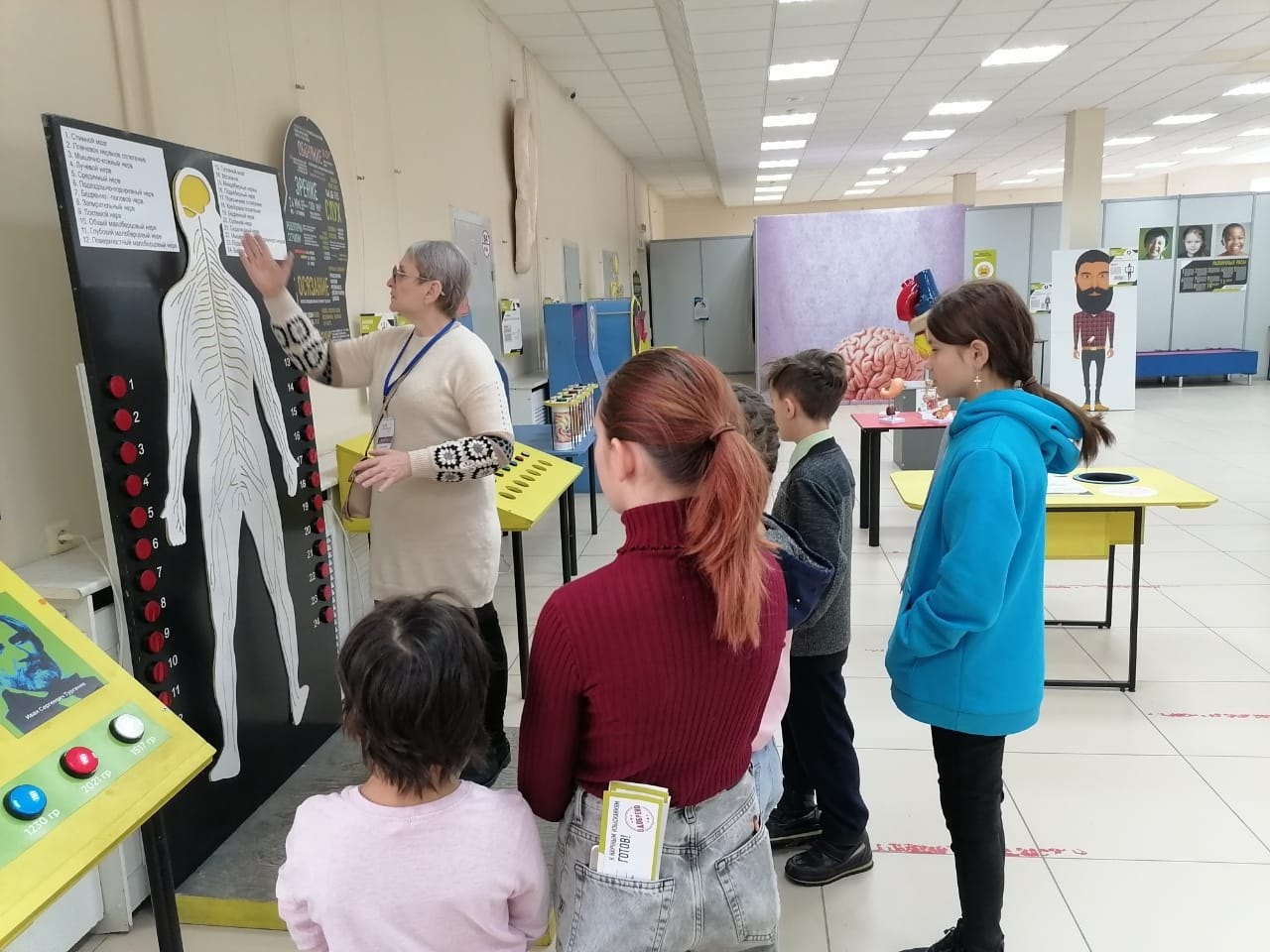 Наши ребята посетители детскую интерактивную выставку "Внутри человека" в КВЦ.