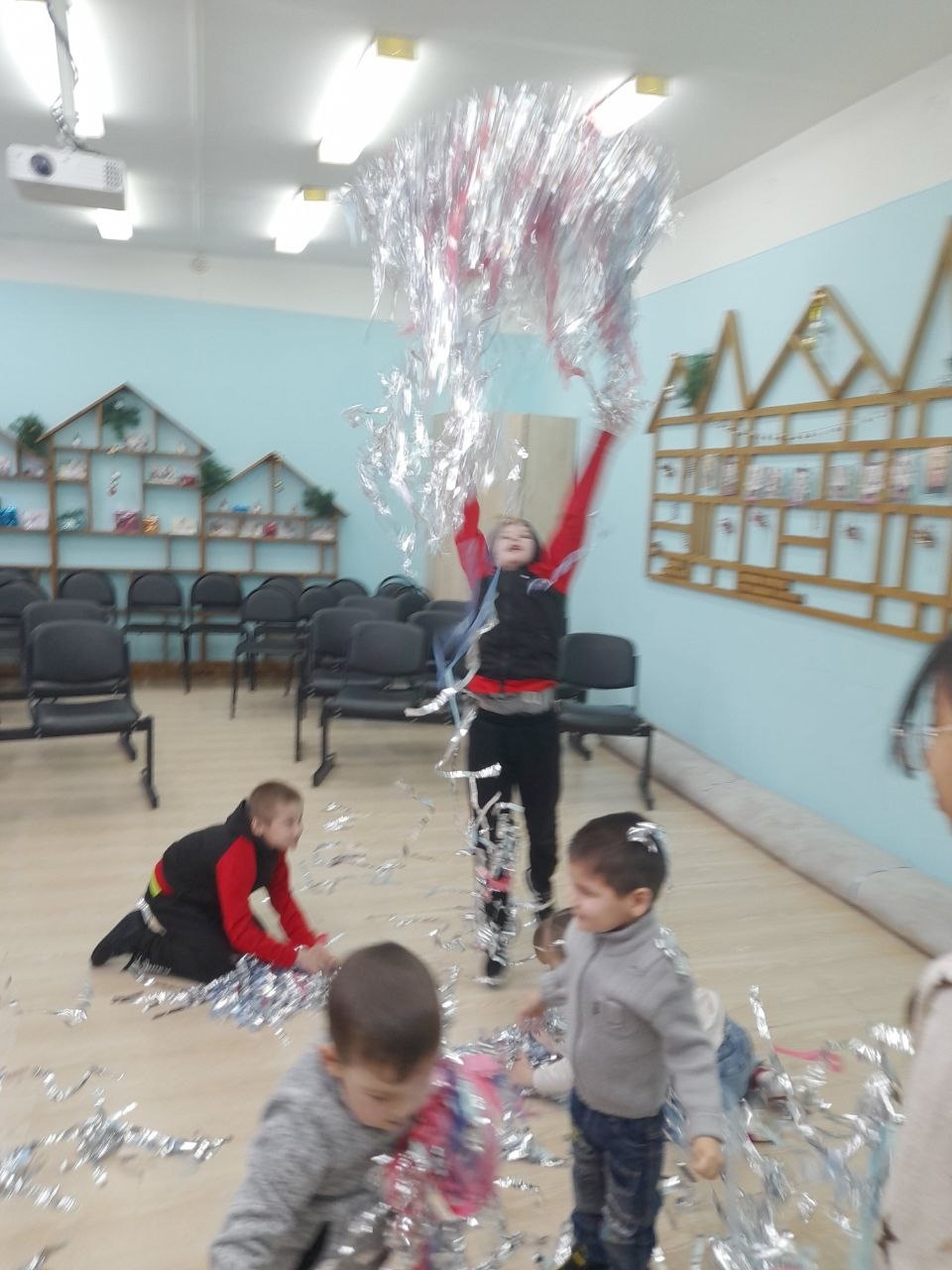 В гостях ﻿у ﻿нас была развлекательная ﻿игровая ﻿комната "Клумба" ﻿и веселый ﻿Пикачу!