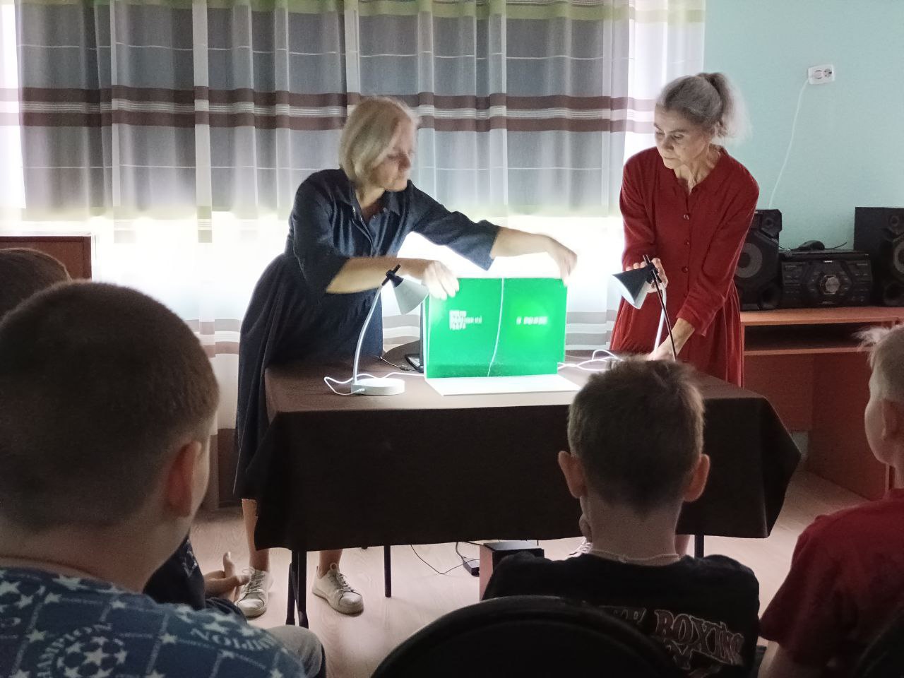 "Очень маленький театр"