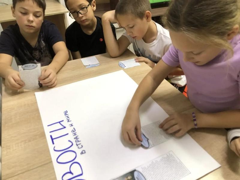 На информационном часе «Новости в стране и мире» наши воспитанники познакомились с главными событиями недели, расширяя свой кругозор и учась выражать свою точку зрения. На информационном часе «Новости в стране и мире» наши воспитанники познакомились с главными событиями недели, расширяя свой кругозор и учась выражать свою точку зрения.