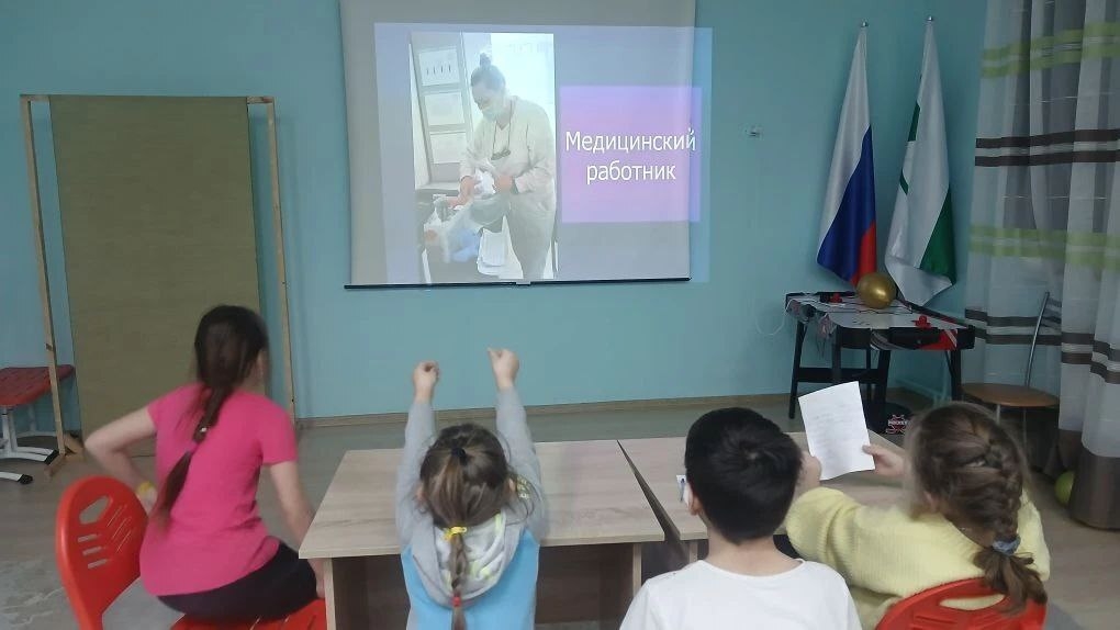 Воспитательский час для воспитанников, посвященный разнообразию профессий нашего центра