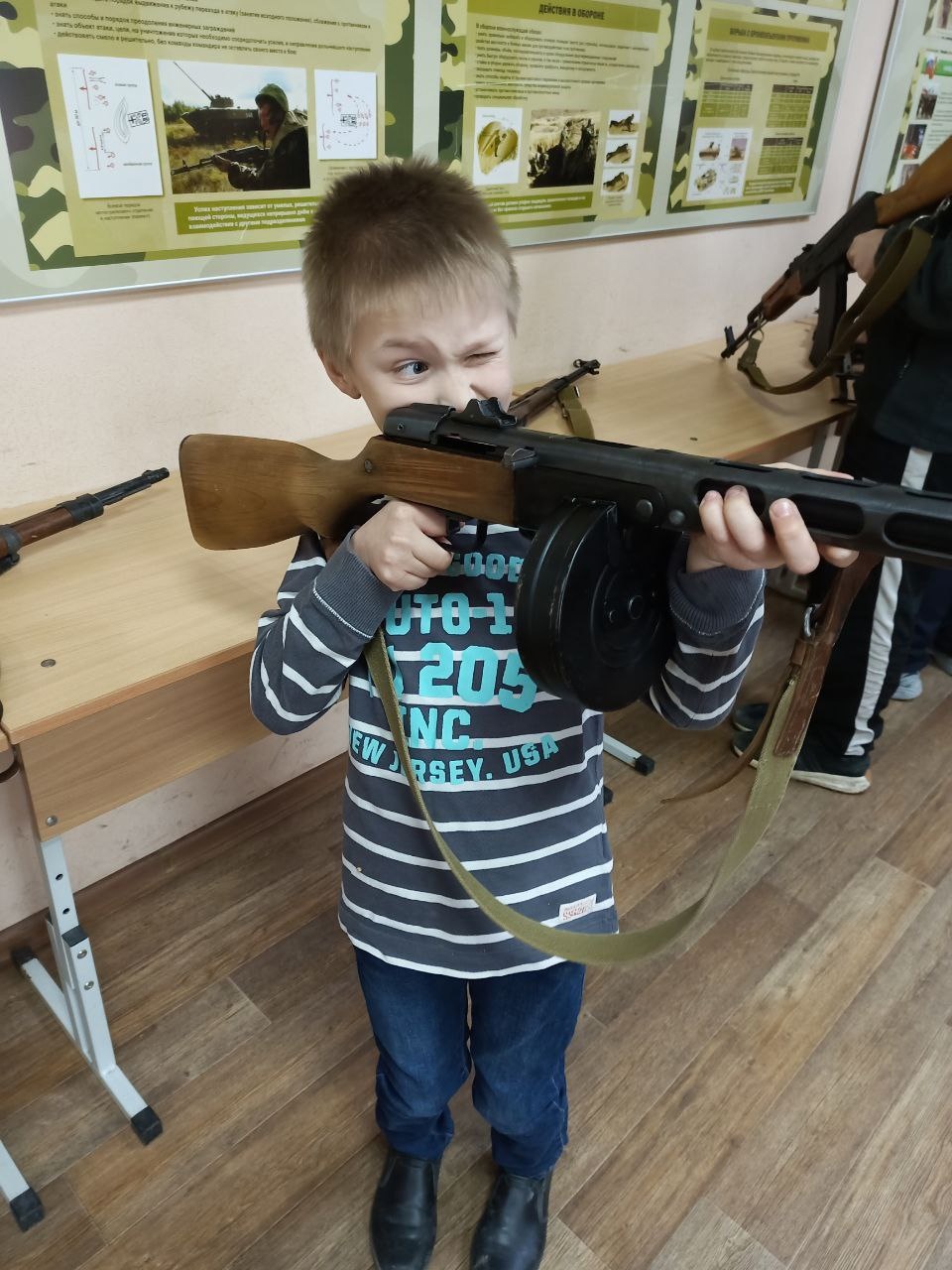 Сегодня наши воспитанники посетили Городской военно-патриотический центр "Звезда".