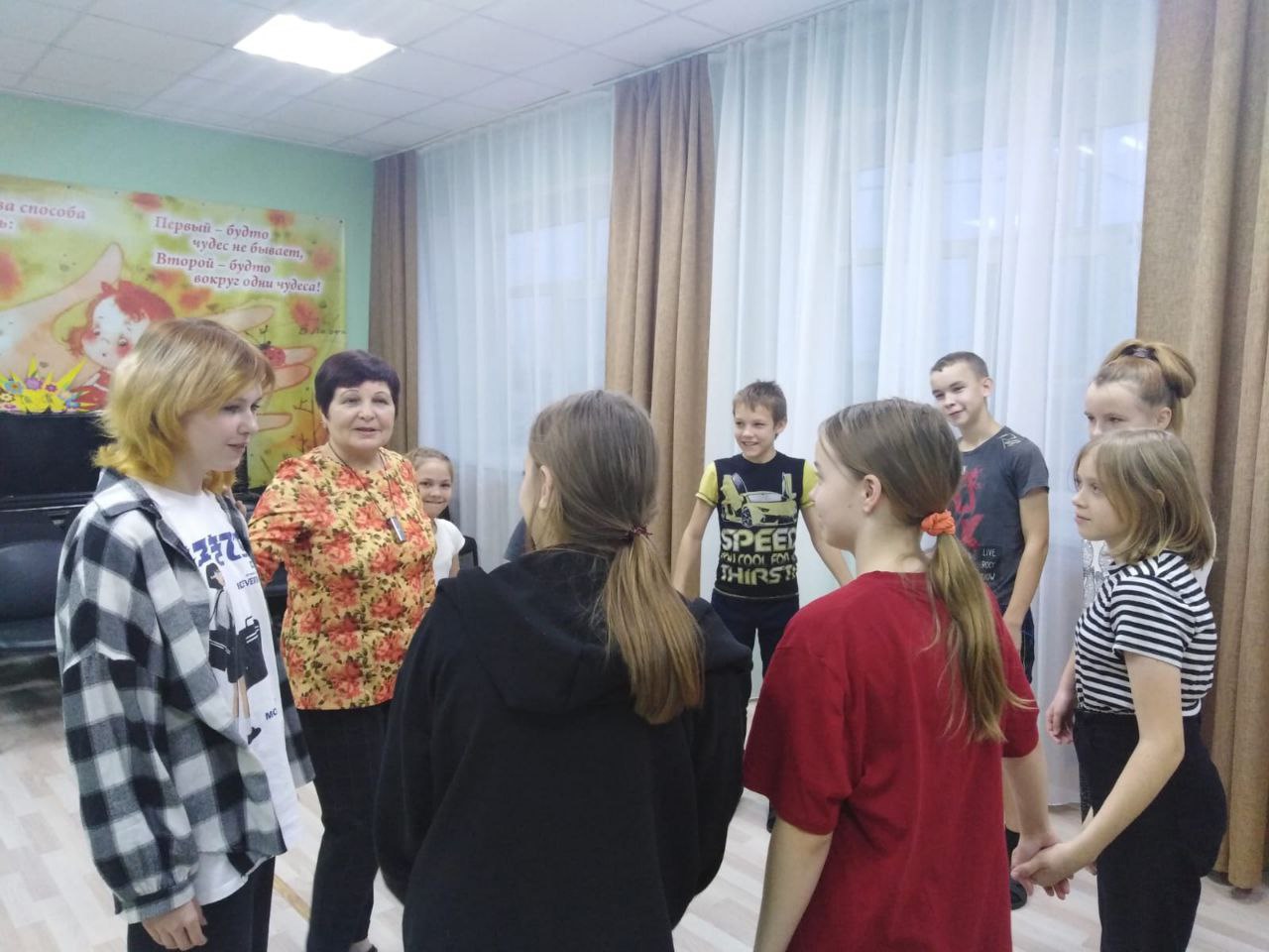 Собрались за круглым столом, чтобы обсудить проблему курения. Собрались за круглым столом, чтобы обсудить проблему курения.