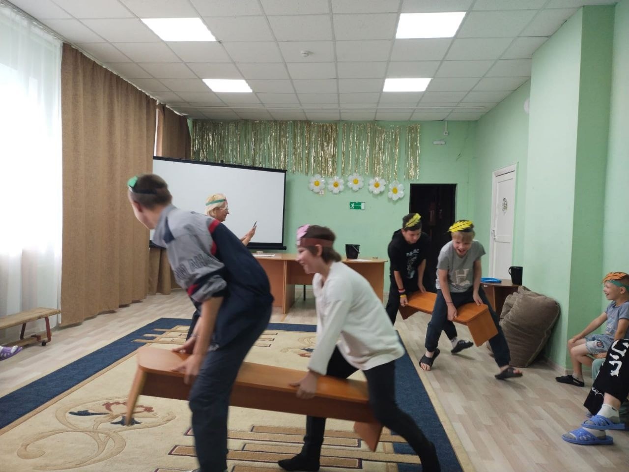 Два племени индейцев - "Быстрая Пума" и "Мудрый Филин" - встали на тропу войны.