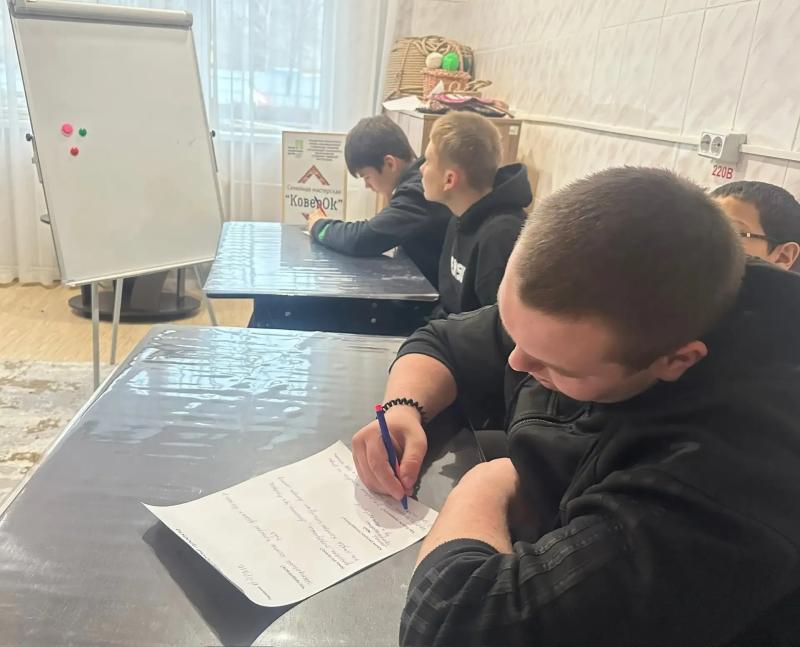 В семейной мастерской «КоверOk» по модулю «ФИНидея» прошло занятие на тему «Работаем на себя: что такое предпринимательская деятельность».