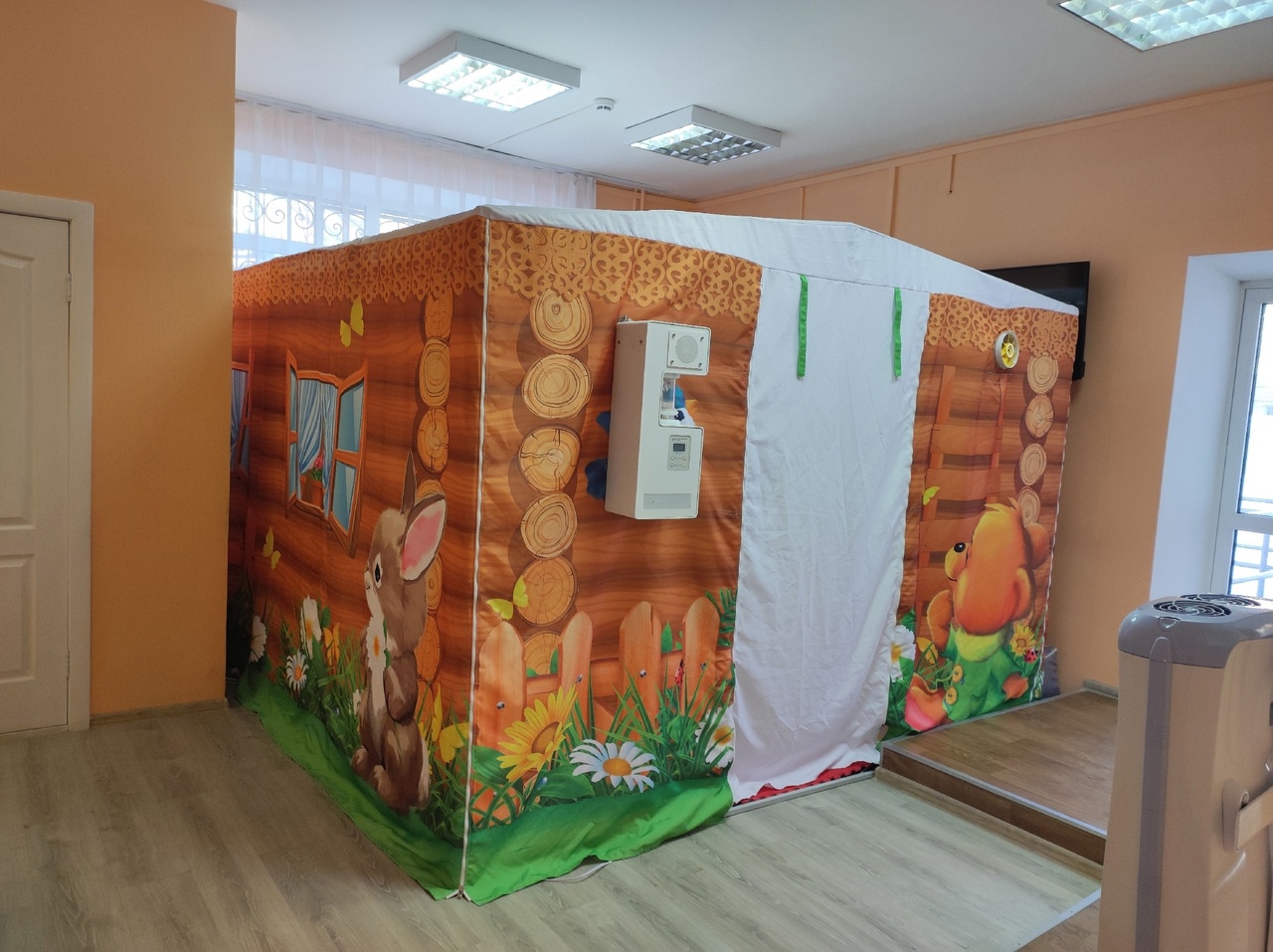 Сегодня в наш Центр привезли мобильную соляную пещеру! Сегодня в наш Центр привезли мобильную соляную пещеру!