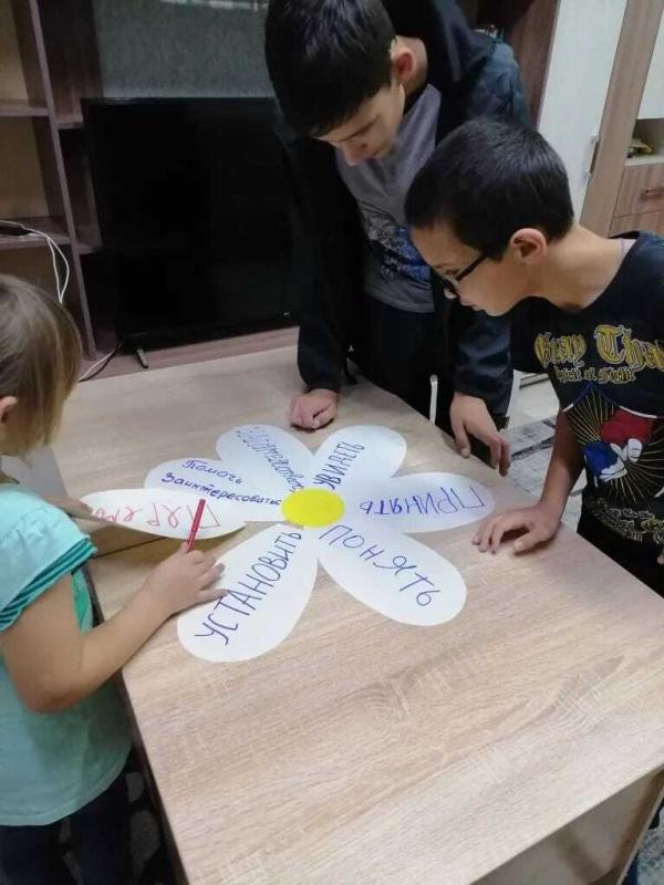 Мир создал людей разных внешне и внутренне, разных по состоянию души, по физическому и умственно у развитию.