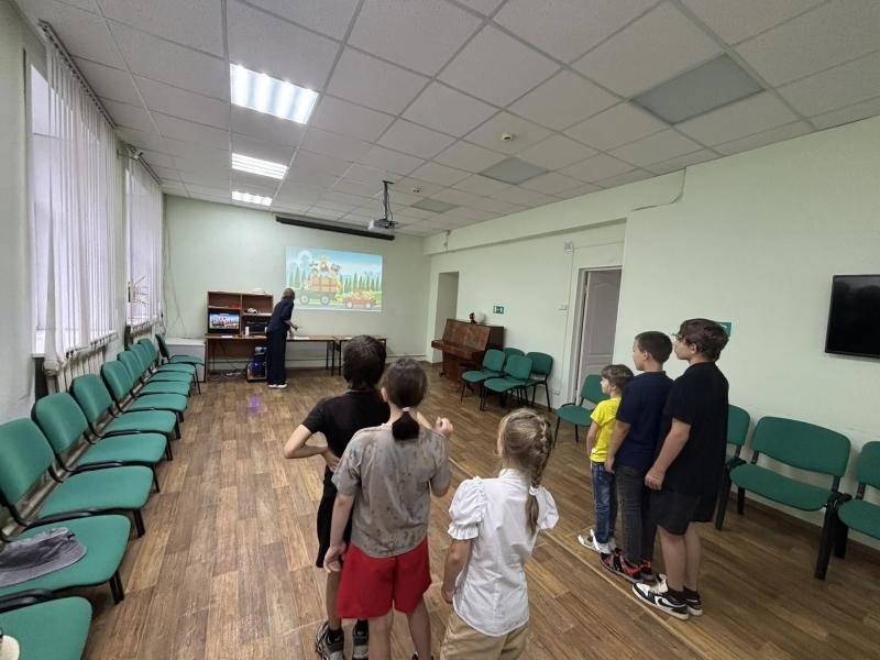 Лето — время приключений! Сегодня ребята нашего центра побывали в библиотеке им. Достоевского на программе «Летнее путешествие».
