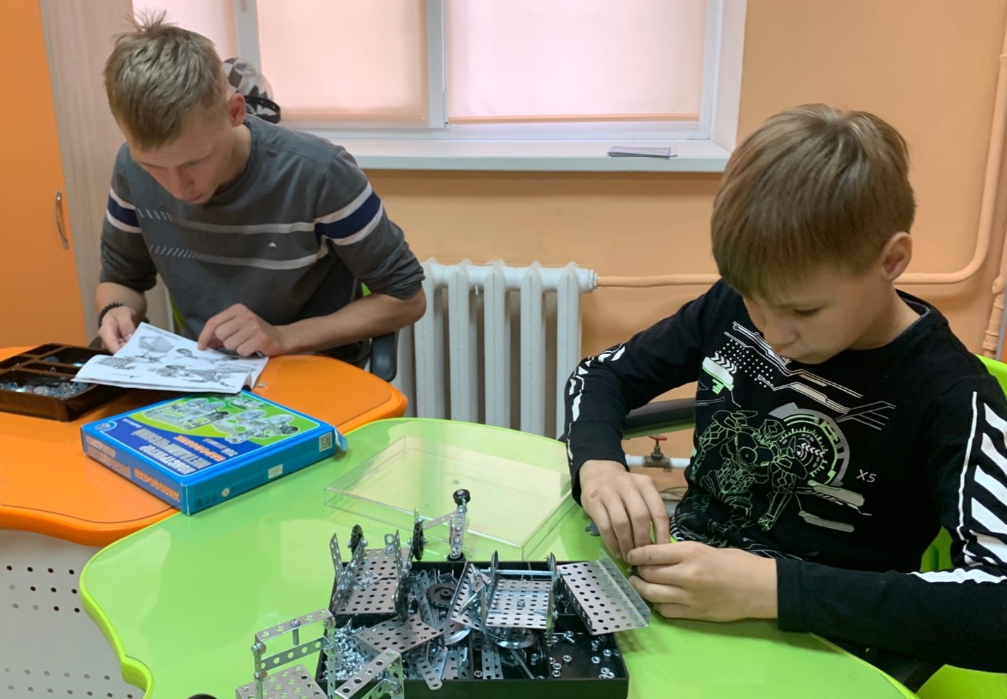 В мастерской возможностей «Встреча с собой» занятие по конструированию. В мастерской возможностей «Встреча с собой» занятие по конструированию.
