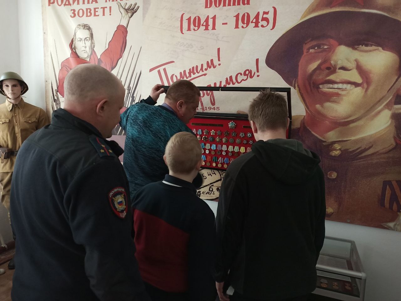 Сегодня наши воспитанники посетили Городской военно-патриотический центр "Звезда".
