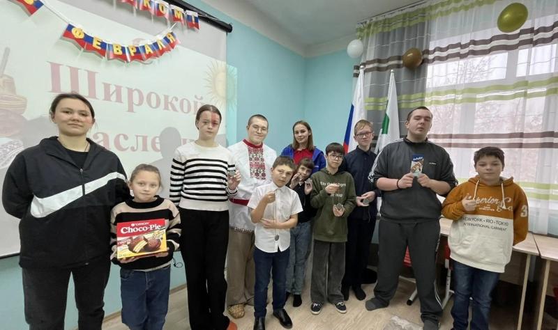 У нас в гостях был Глеб из Курганского союза краеведов, а также представители лагеря «Лазурный» — Лиза и Карина.