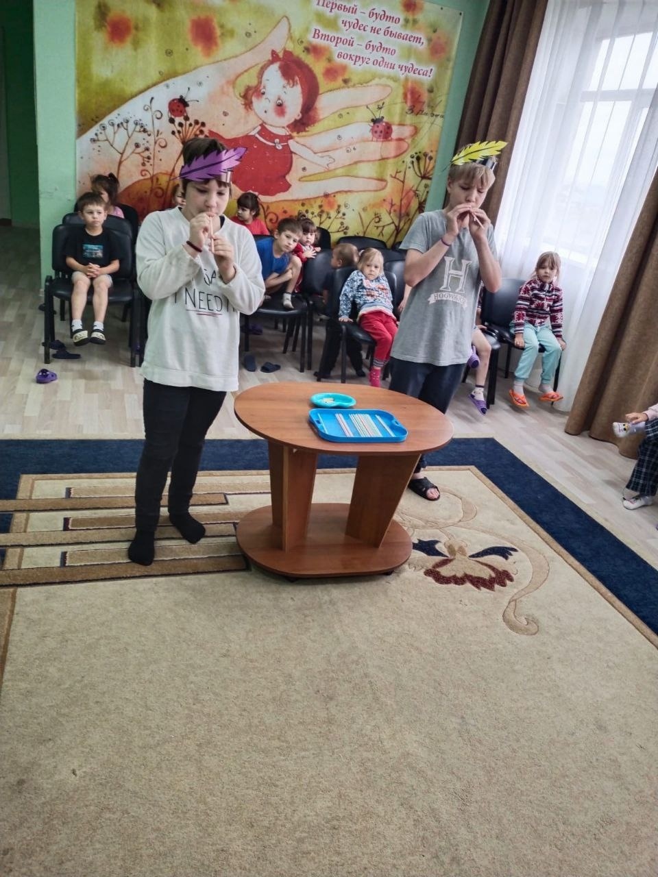 Два племени индейцев - "Быстрая Пума" и "Мудрый Филин" - встали на тропу войны. Два племени индейцев - "Быстрая Пума" и "Мудрый Филин" - встали на тропу войны.