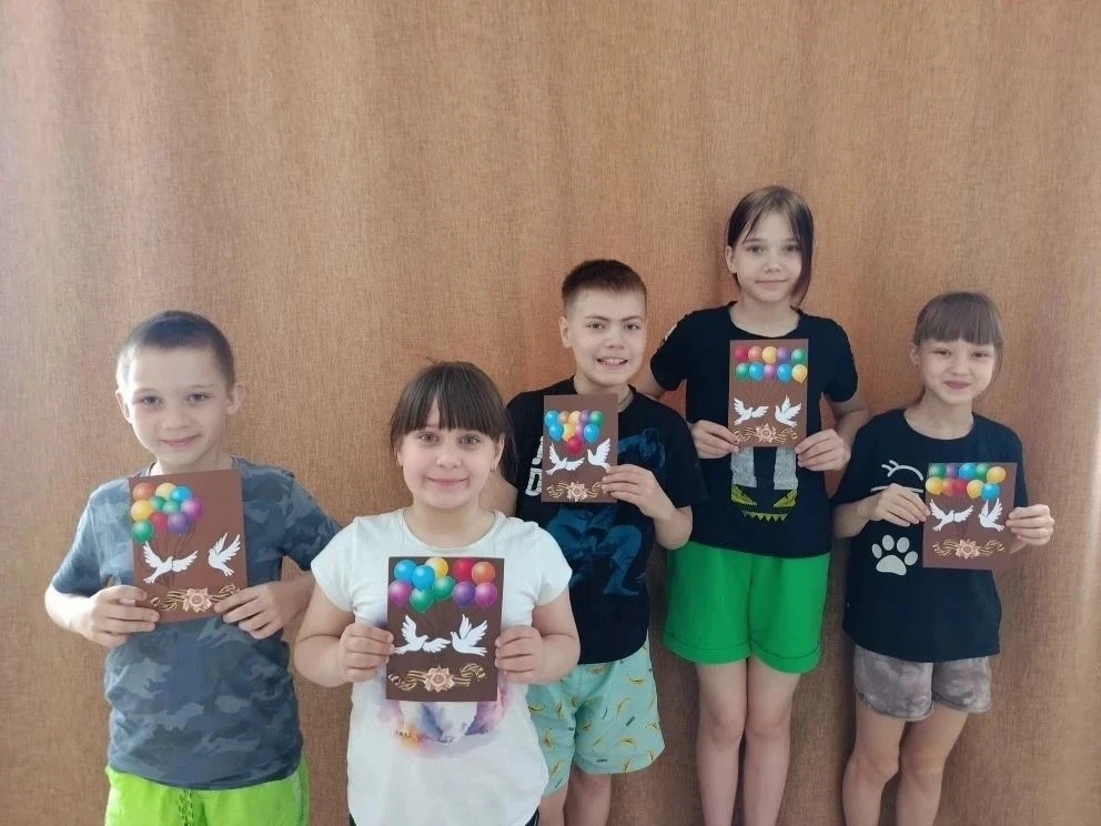 В преддверии празднования 81-й годовщины Победы в Великой Отечественной войне наши ребята на кружке «Чудеса своими руками» изготовили поздравительные открытки. В преддверии празднования 81-й годовщины Победы в Великой Отечественной войне наши ребята на кружке «Чудеса своими руками» изготовили поздравительные открытки.