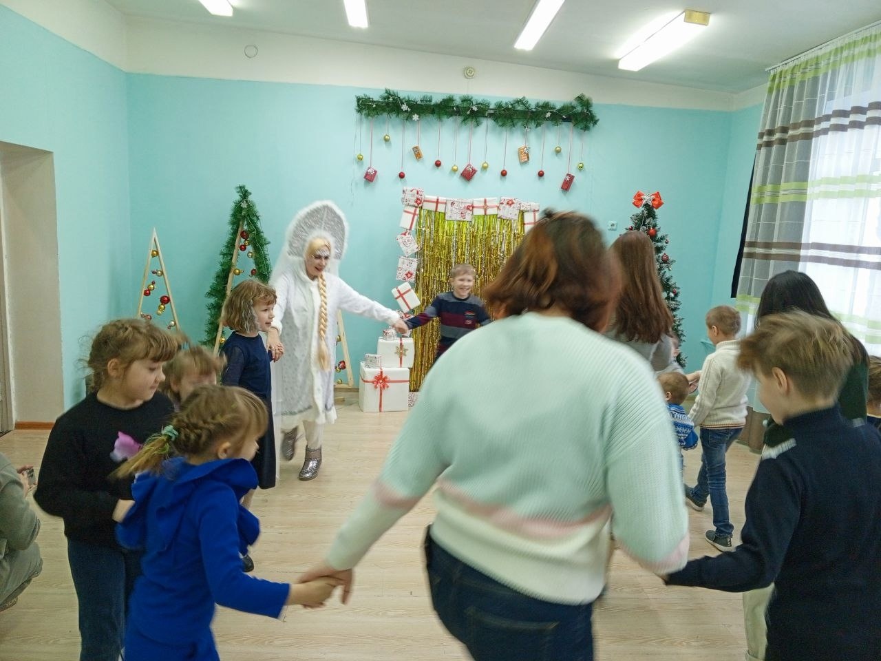 Мы ﻿встретились ﻿с ﻿артистами "Царево городище" ﻿и ﻿нашими ﻿дорогими 'Родными душами'. ﻿Новогодний спектакль ﻿открыл ﻿нам глаза на историю нашего города Кургана!