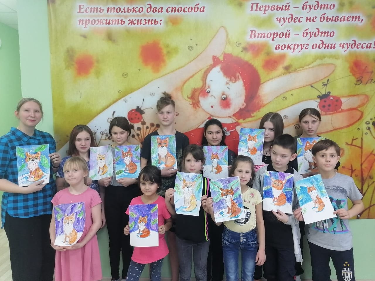 Педагог из дома детского творчества "Синяя птица " Екатерина Козлова провела для наших воспитанников мастер-класс по рисованию "Зимняя лиса" в нетрадиционной технике рисования: акварель + восковые мелки. Педагог из дома детского творчества "Синяя птица " Екатерина Козлова провела для наших воспитанников мастер-класс по рисованию "Зимняя лиса" в нетрадиционной технике рисования: акварель + восковые мелки.